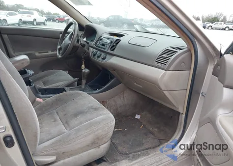 2004 Toyota Camry Le z USA, uszkodzony, nr VIN 4T1BE32K64U359664